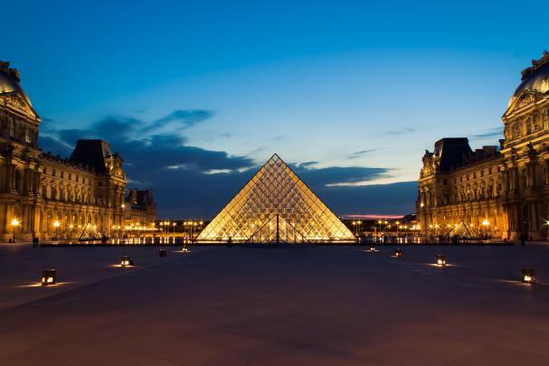 High definition picture of Louvre, desktop wallpaper of Paris, France 