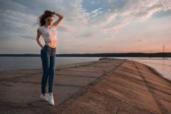 Female Fitness Model Desktop Wallpaper