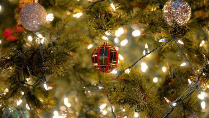 Download wallpaper 1920x1080 christmas tree, balls, garlands 