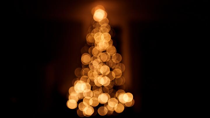 Download wallpaper: Bokeh Christmas tree 1920x1080
