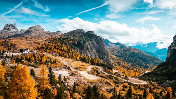 Desktop wallpaper italy mountains, autumn, forest, aerial view, curvy 