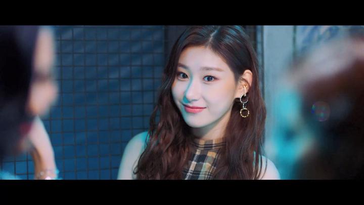 Itzy Wannabe Desktop Wallpapers