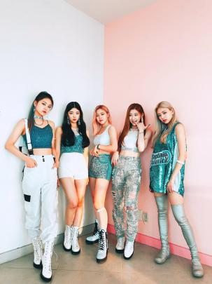 Itzy iPhone Wallpapers