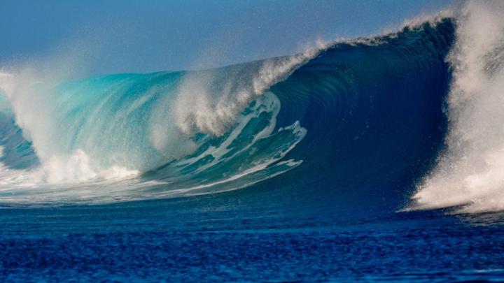 Beautiful Ocean Waves Live Wallpaper for Desktop and Mobiles 