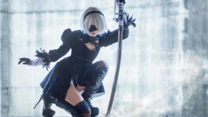 women, cosplay, 2B (Nier: Automata), thighs, cleavage, white hair, NieR 
