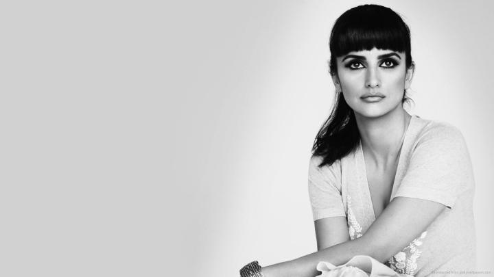 Free download 1920x1080 Penelope Cruz With Bang Desaturated Portrait 