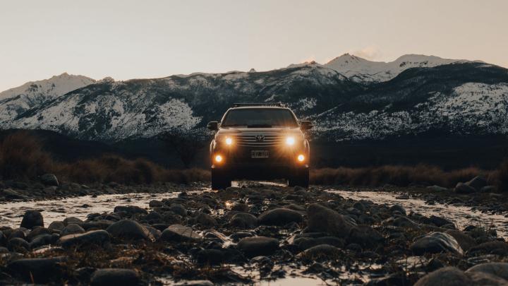 Download wallpaper 1920x1080 car, suv, black, mountains, nature full hd 