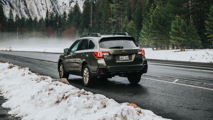 Download wallpaper 1920x1080 car, suv, gray, road, mountains, snow full 