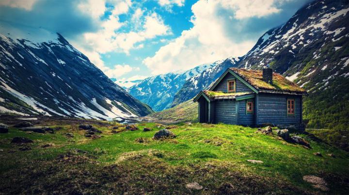 Small Wooden House on Mountain wallpaper | nature and landscape 