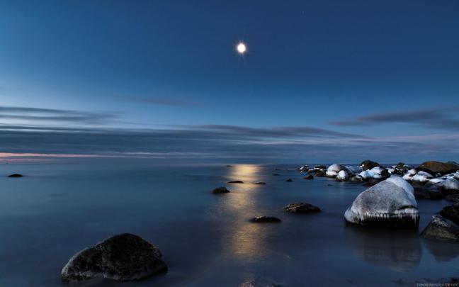 20 Best Moon Desktop Wallpapers|FreeCreatives