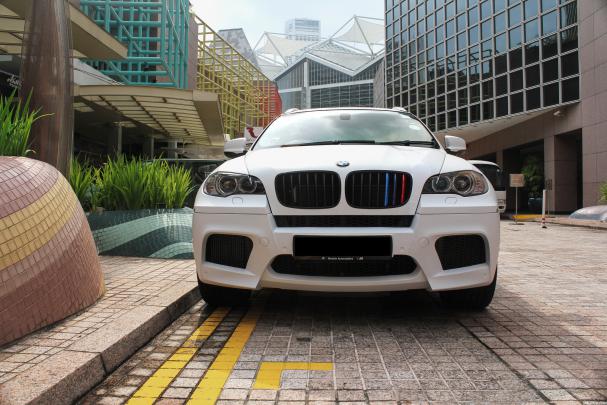 High quality wallpaper of bmw x6 m, desktop wallpaper of white, matte 