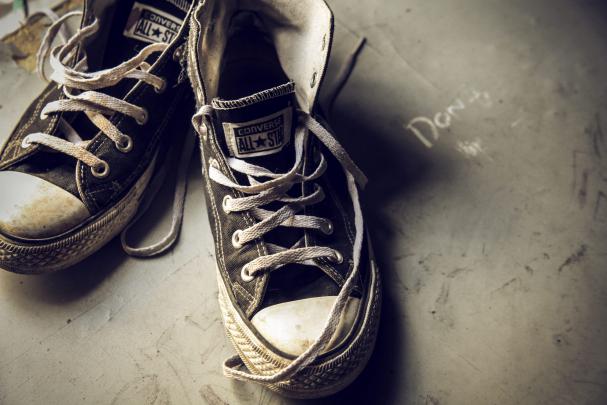 Pair of Black Converse All-star Low-tops wallpaper, classic, close-up 