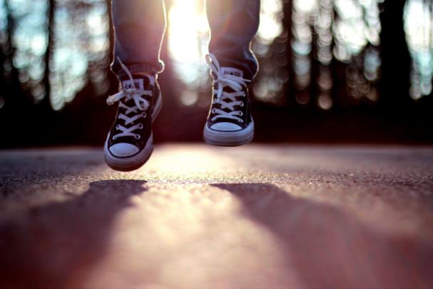 sunsets photography jumping converse 2592x1728 wallpaper \u2013 Nature 