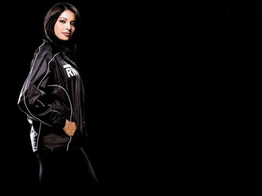 Actress Bollywood Bipasha Basu \u2013 Entertainment Bollywood HD Desktop 