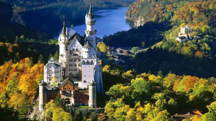 [68+] Neuschwanstein Castle Wallpaper 
