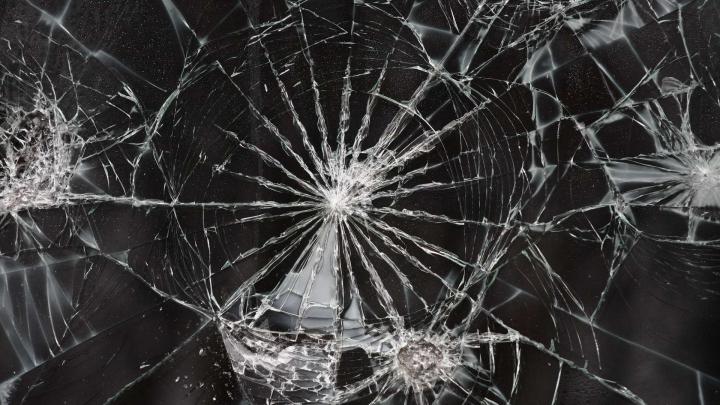 Broken Screen Background \u00b7\u2460 