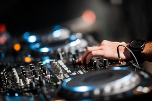 DJ, Turntables, Mixing consoles Wallpapers HD \/ Desktop and Mobile 