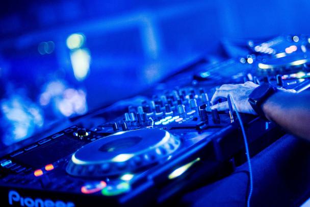 DJ, Turntables, Mixing consoles Wallpapers HD \/ Desktop and Mobile 
