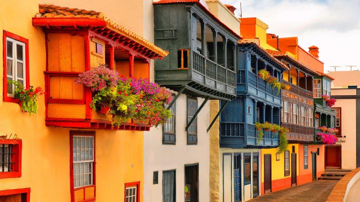 Street Views PREMIUM 4K Theme for Windows 10 | Free Wallpaper Themes