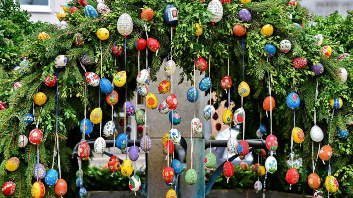 Easter Fountain \u2013 Bing Wallpaper Download