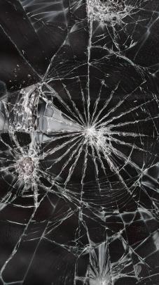 High Resolution Broken Screen Wallpaper 4K \/ 4K Quality iPhone 