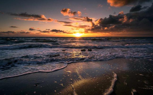 12 Best Free Ocean Wallpapers For Your Desktop or Phone