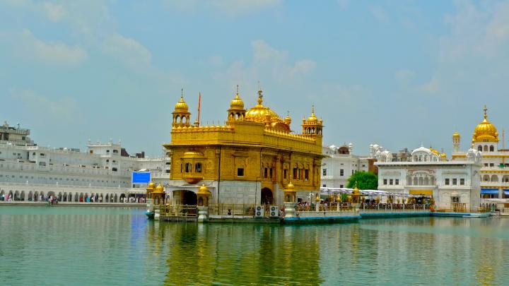 Beautiful Golden Temple in Amritsar Punjab Photo - Download hd wallpapers