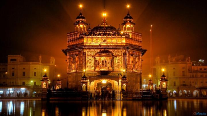 Amritsar Golden Temple in Night widescreen wallpaper (1600 x 900 ) - HD 