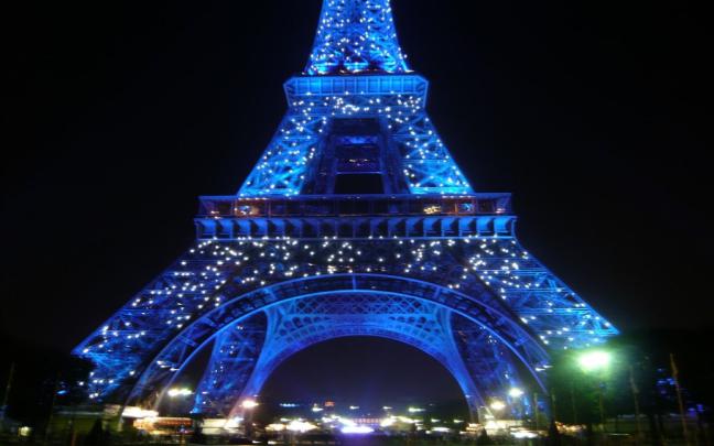 Eiffel Tower Desktop Wallpaper -