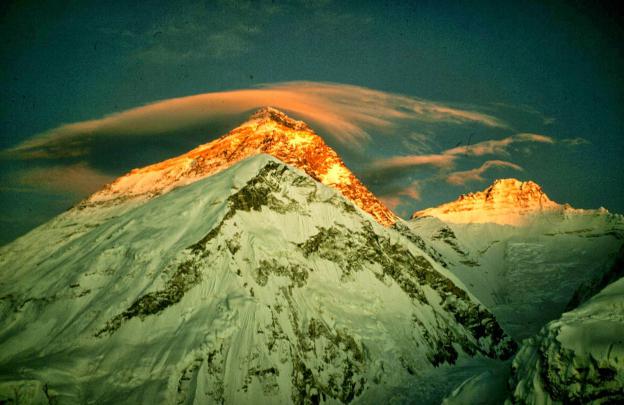 Mount Everest HD Wallpaper -