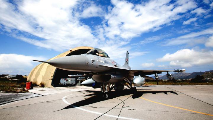 F-16 Fighting Falcon 1920 x 1080 HDTV 1080p Wallpaper