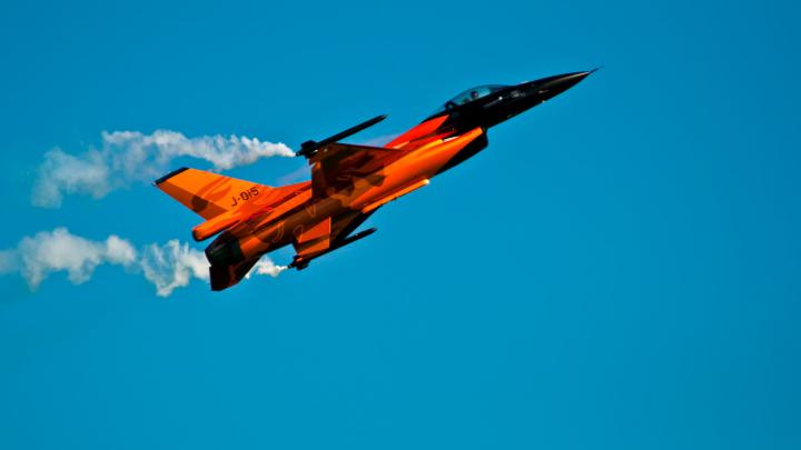 [69+] Wallpaper F16 