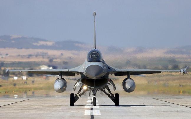 F16 Wallpaper : Free f22 wallpaper | 2560x1600 | #34264