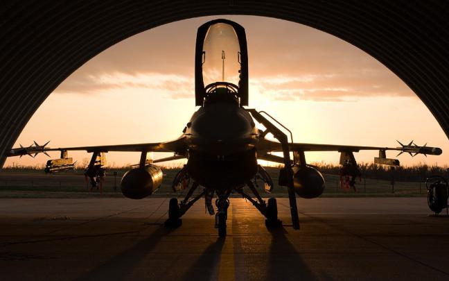 F16 Desktop Wallpaper -
