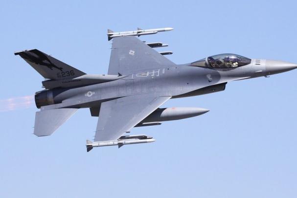 F16 Wallpaper \u00b7\u2460 