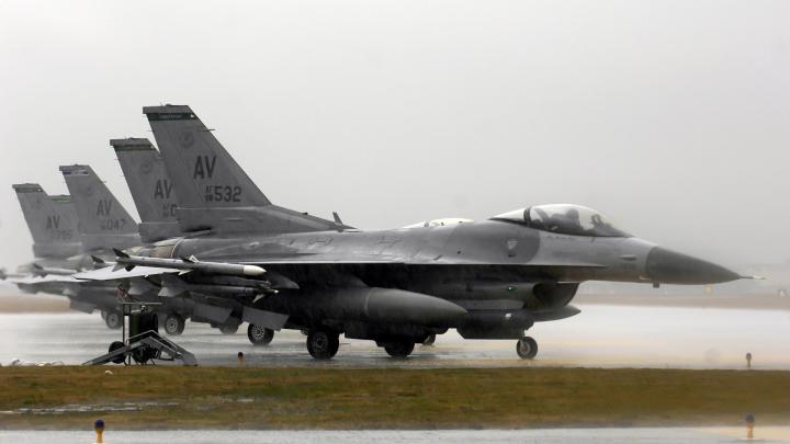 Download Wallpaper 1920x1080 f-16 fighting falcon, aircraft, runway 