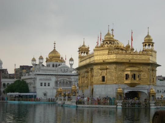 WALLPAPER ON THE NET: AMRITSAR, GOLDEN TEMPLE