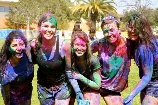 Beautiful Wallpapers: Happy Holi Festival Enjoying People in India