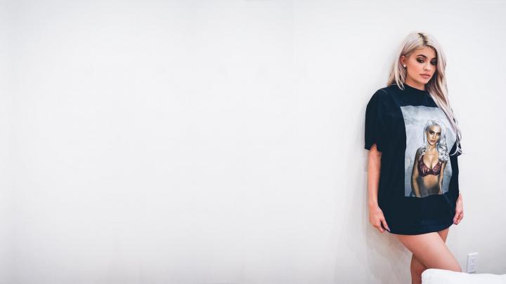 Hot Look of Kylie Jenner in TShirt 4K Wallpapers | HD Wallpapers