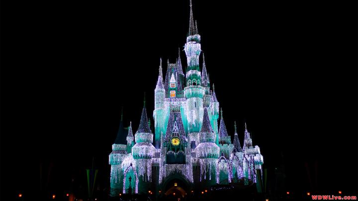 [45+] Magic Kingdom Christmas Wallpaper 