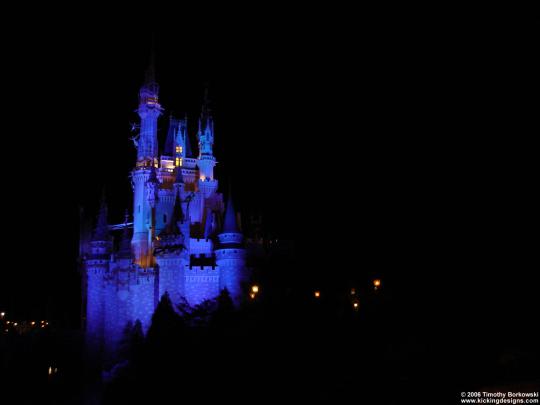 Disney World Magic Kingdom - Desktop Wallpaper - 1600 x 1200 - Kicking 