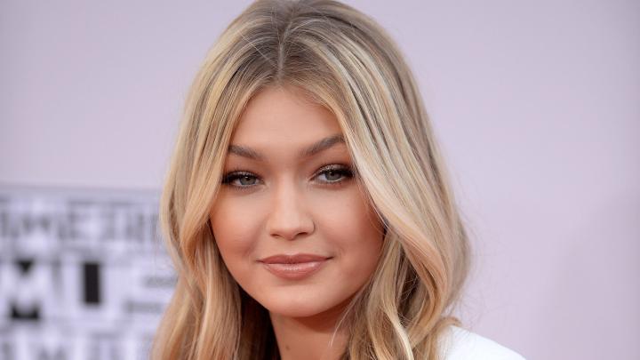 Gigi Hadid HD Wallpaper | Background Image | 2560x1440 | 683669 