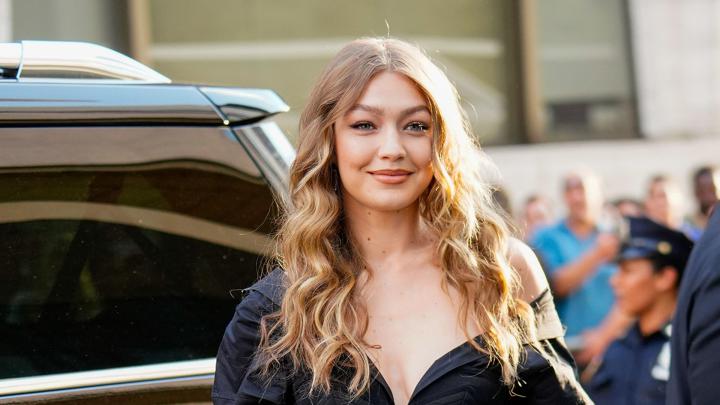 1920x1080 Gigi Hadid Smiling Laptop Full HD 1080P HD 4k Wallpapers 