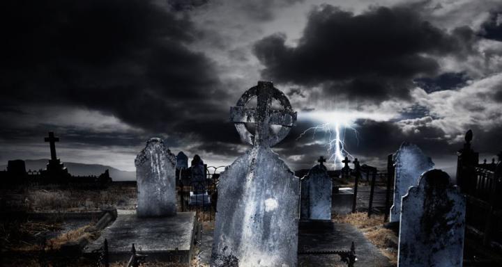 Spooky Graveyard Wallpaper -
