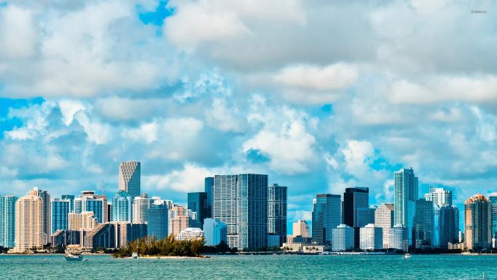 Fuzzy clouds above Miami Beach wallpaper - World wallpapers - #49376