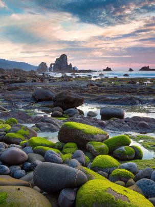 8K Wallpaper For Mobile 1920X1080 \/ Shark tooth beach 4K 8K Wallpapers 