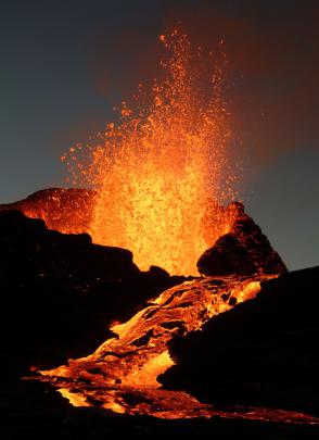 Volcano Wallpapers - Top Free Volcano Backgrounds - WallpaperAccess