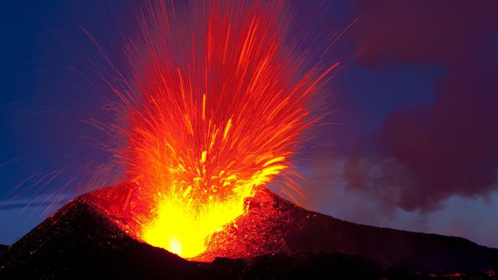 Erupting Volcano Fond d\u0026#39;\u00e9cran HD | Arri\u00e8re-Plan | 1920x1080