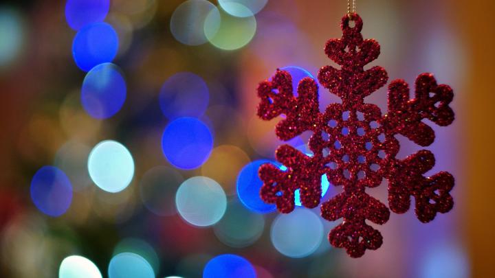 Free download Microsoft release Winter Holiday Glow Windows 10 