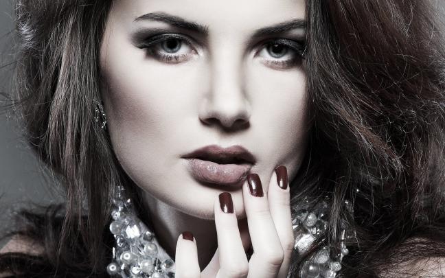 Pin by Ollegyagelow on faces | Girl face, Crystal jewelry sets 